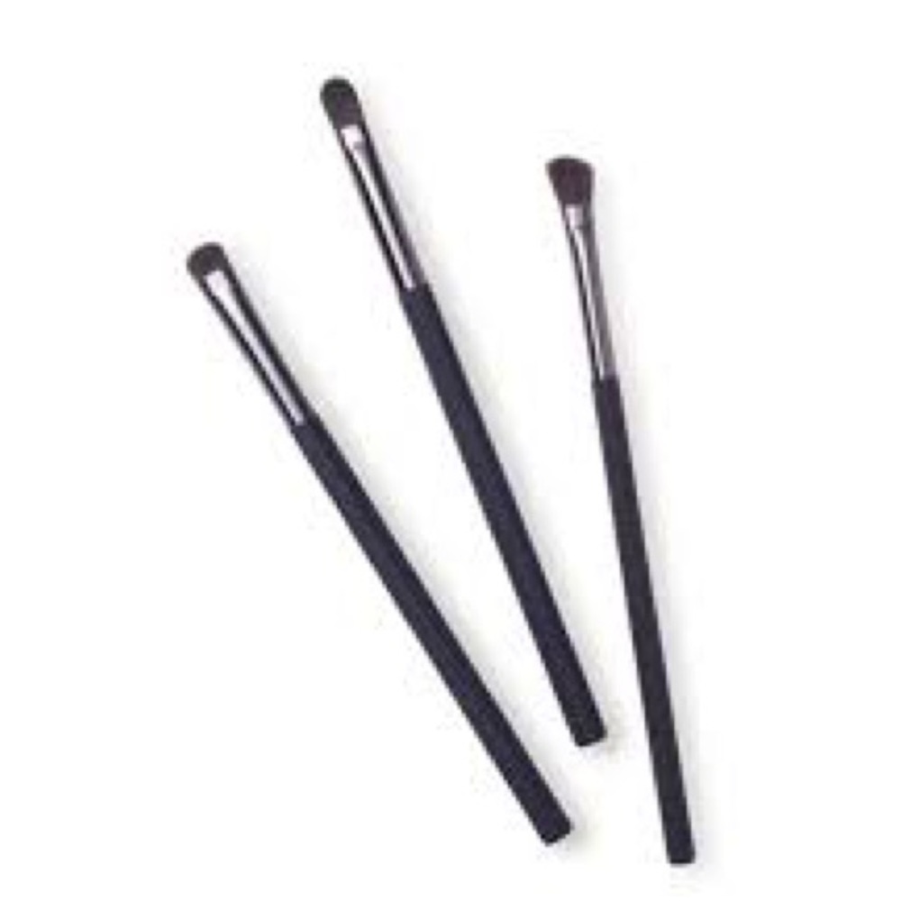 LARUCE
Three-Piece Editorial Brush Set